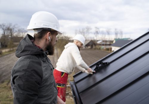 medium-shot-people-wearing-helmets-min